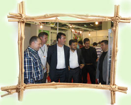 Bursa  Osmangazi  belediye başkanı  sn, Mustafa  Dündar Park Hayvancılık standını ziyaret ettiler.